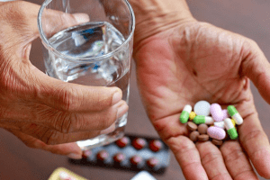 Curso UC Polifarmacia en el adulto mayor y uso racional de medicamentos.