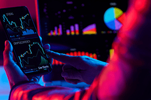 Curso UC Bootcamp aprende a invertir en el mercado financiero con bloomberg y riskamerica